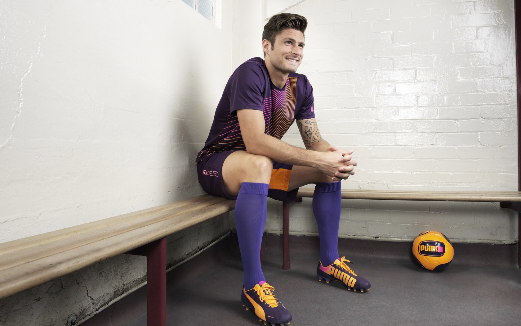 “华金·托比利亚的全能防守与强大突破力,成为美洲狮队不可或缺的一员”