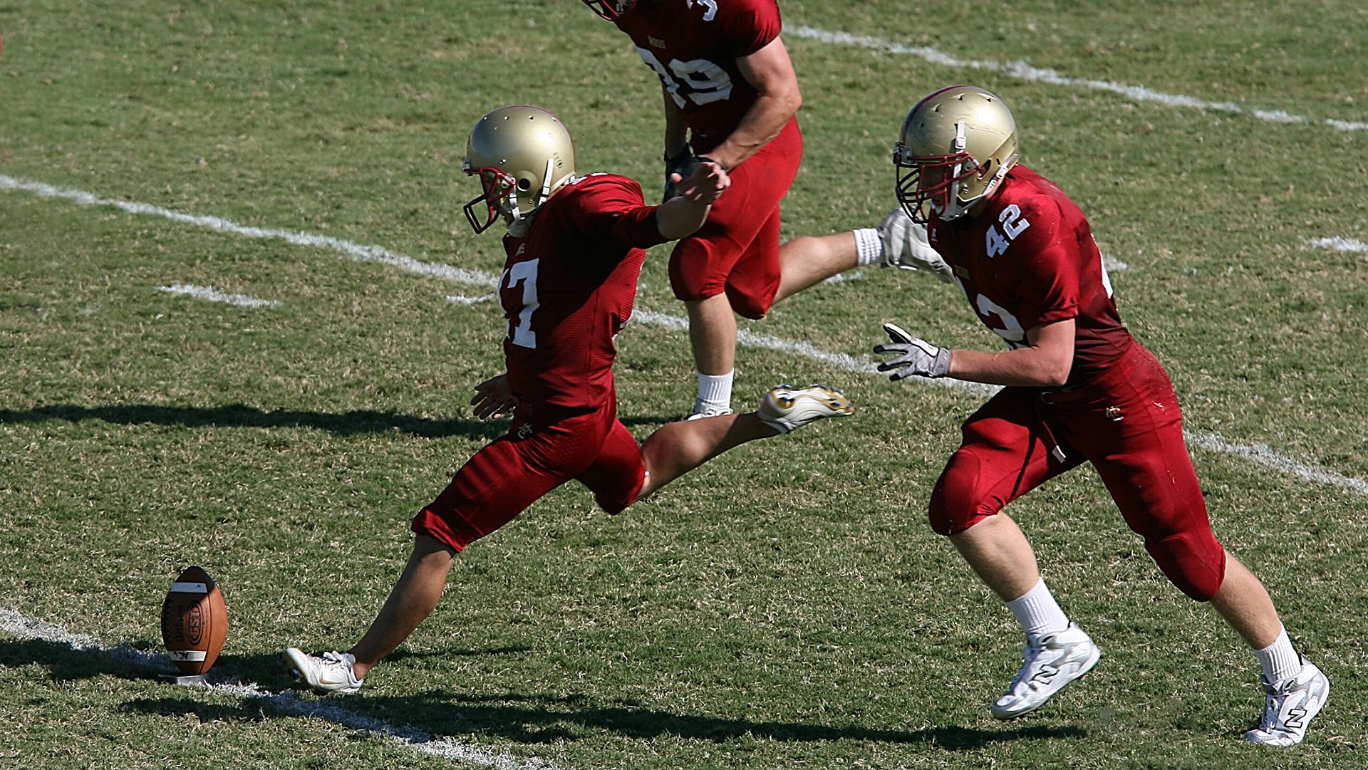 mk体育现在-特色足球文化灯光景观在城市夜景中成为独特风景线，足球灯光球场